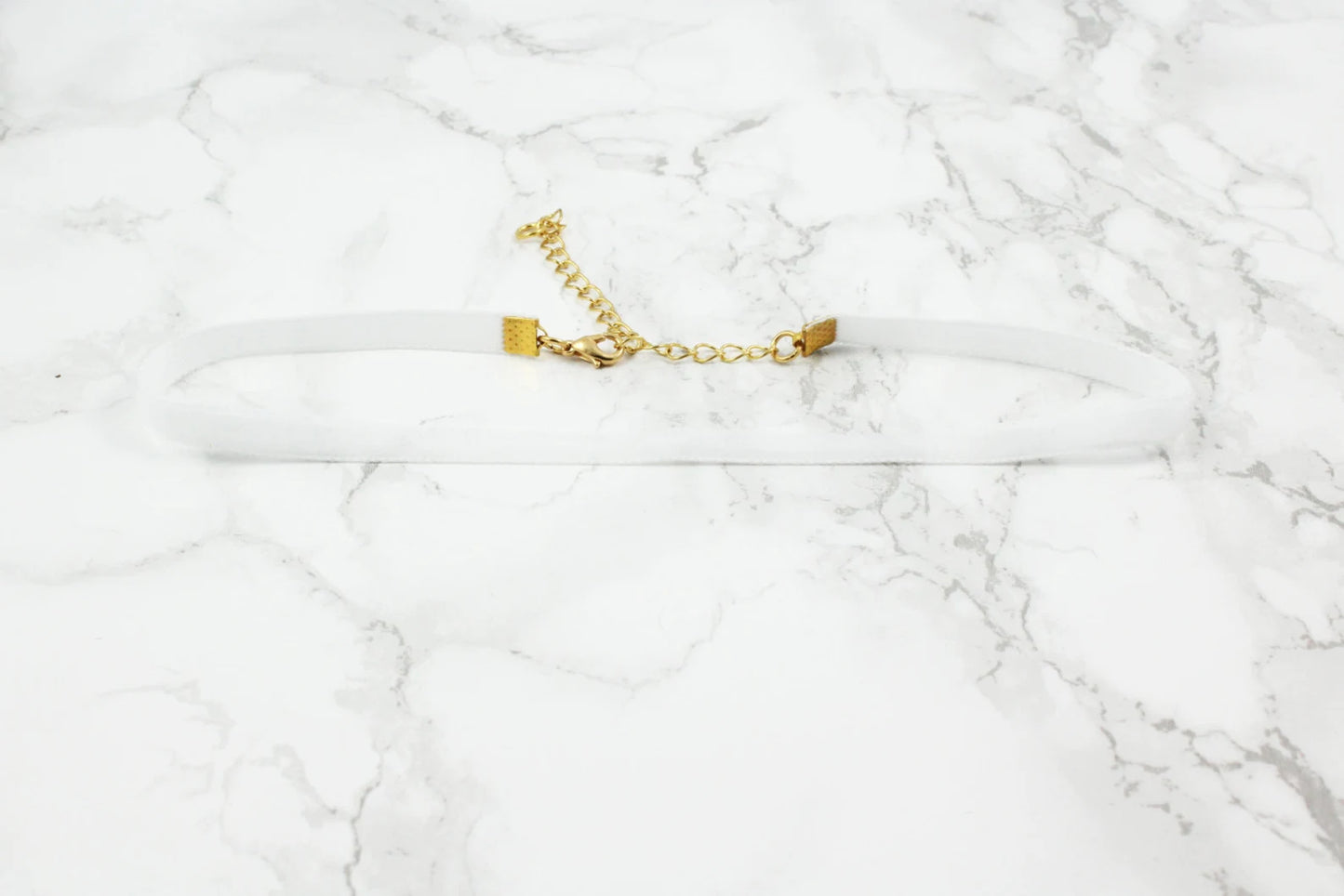 90s Thin Choker in White