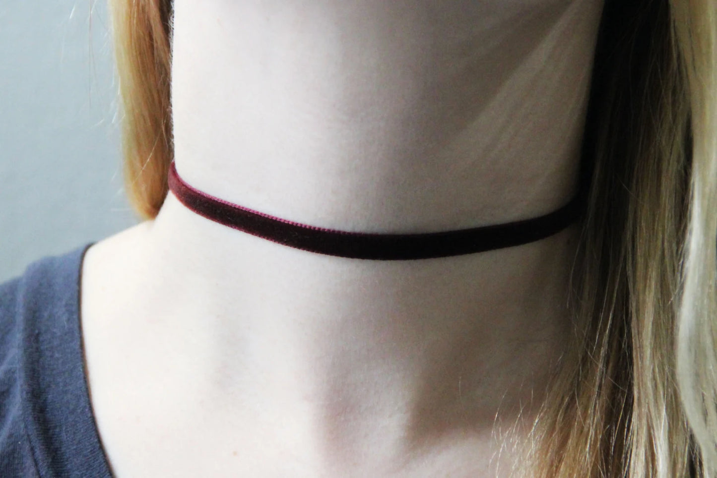 90s Thin Choker in Wine Red