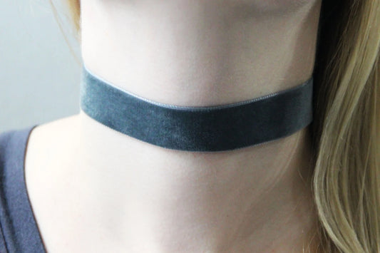 90s Wide Choker in Gray